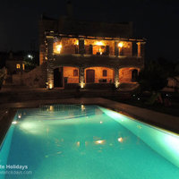 08 Anna pool and villa at night