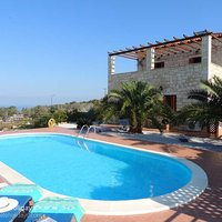 02 Villa Chrisi and pool terrace