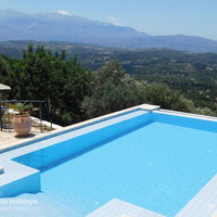 04 Eleni infinity pool and mountain view