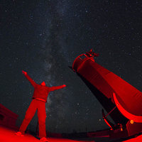 Dobsonian Telescope and Manos