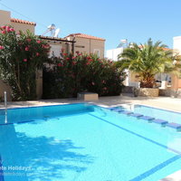 04 Anastasia 2nd pool and colourful bougainvillea