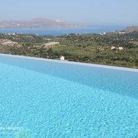 06 Armonia infinity pool and bay view