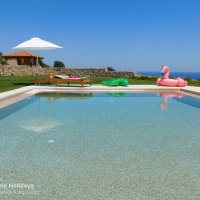 02 Boutique House pool and sea view.