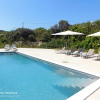 10 Hermes House infinity pool with steps.