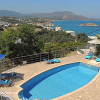 01 Jeni pool terrace with view over Almyrida and Souda Bay.