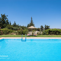 04 Maza Cottage pool, garden and view north.