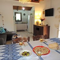 12 Plane Tree House living room, dining area and kitchen.