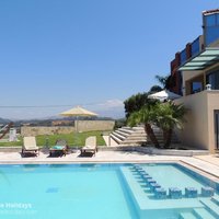 08 Provarma Hills pool with children's area and steps